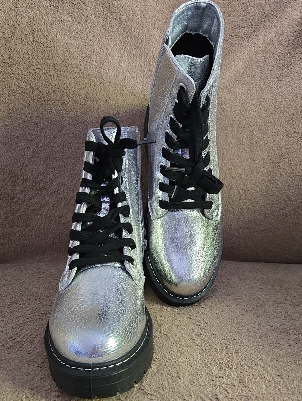 Trendy Silver Metallic Combat Boots - New Size 8.5 - Picture 4 of 10